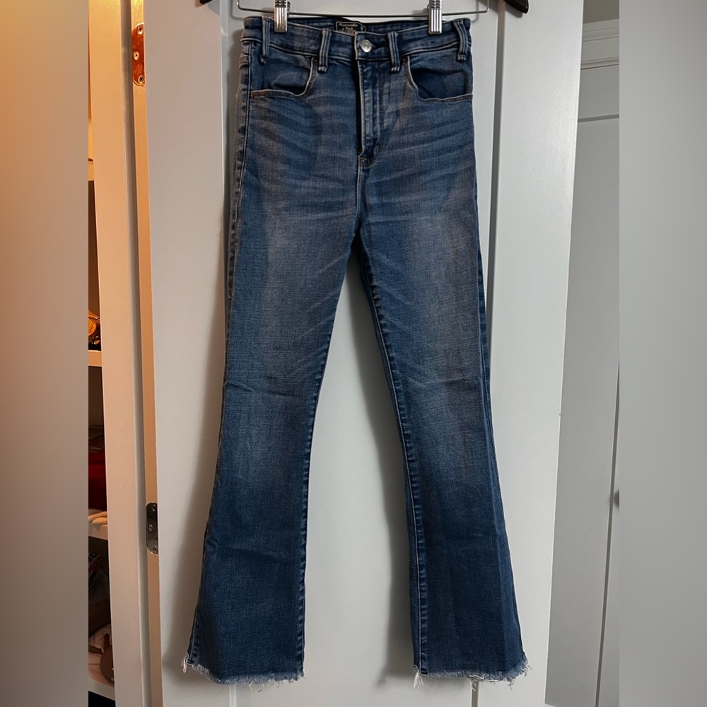 Abercrombie. Simone High Rise Ankle Flare Dark Wash. Size 26